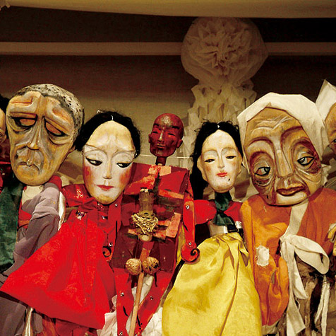 Hors de la Marionnette